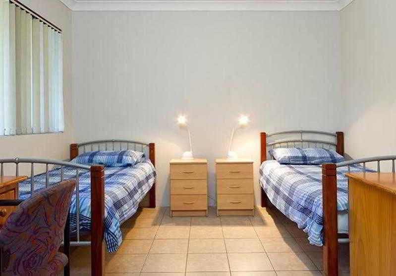 Arrival Lodge Hostel Accommodation Голд-Кост Екстер'єр фото